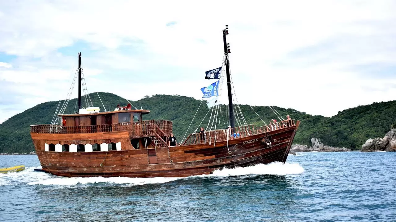Passeio de Barco em Bombinhas santa catarina
